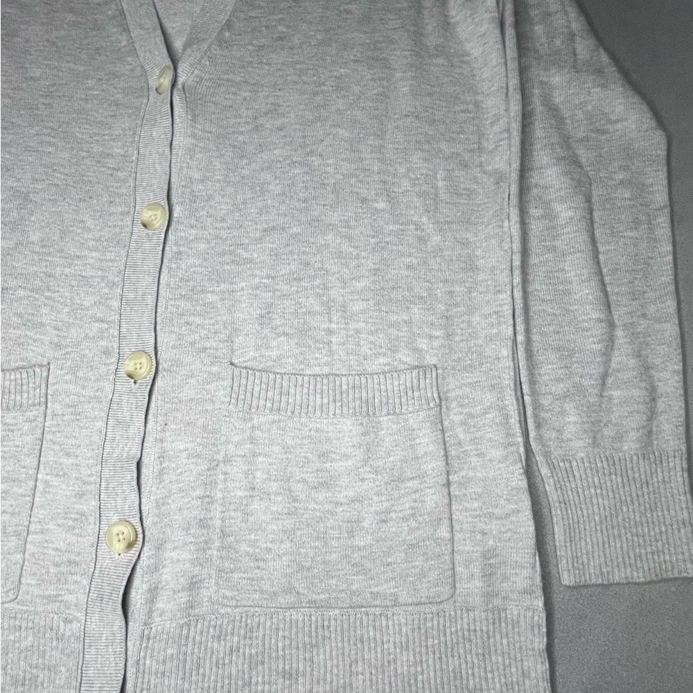 Abercrombie & Fitch Light Gray V-Neck Cardigan - Picture 5 of 10